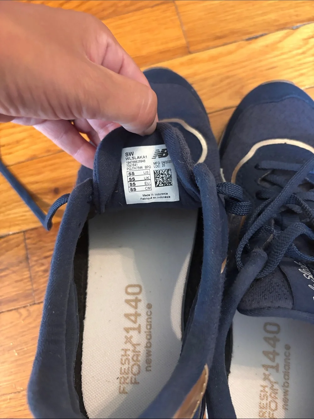 New Balance Sola Sleek - Rare Navy and Gold Color Combo Sneakers, EUC, 7